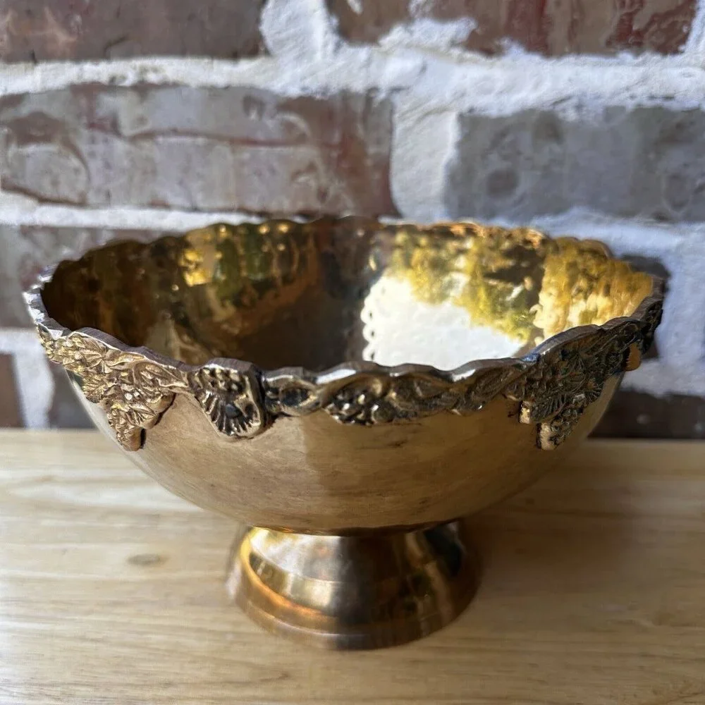 Vintage‎ Centerpiece Yellow Brass Metal Bowl 8 Inch Grapes Leaves Edges Fruit
